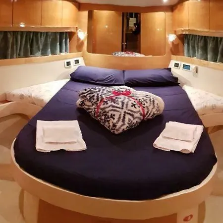Yacht Forio Ischia Botel Ísquia